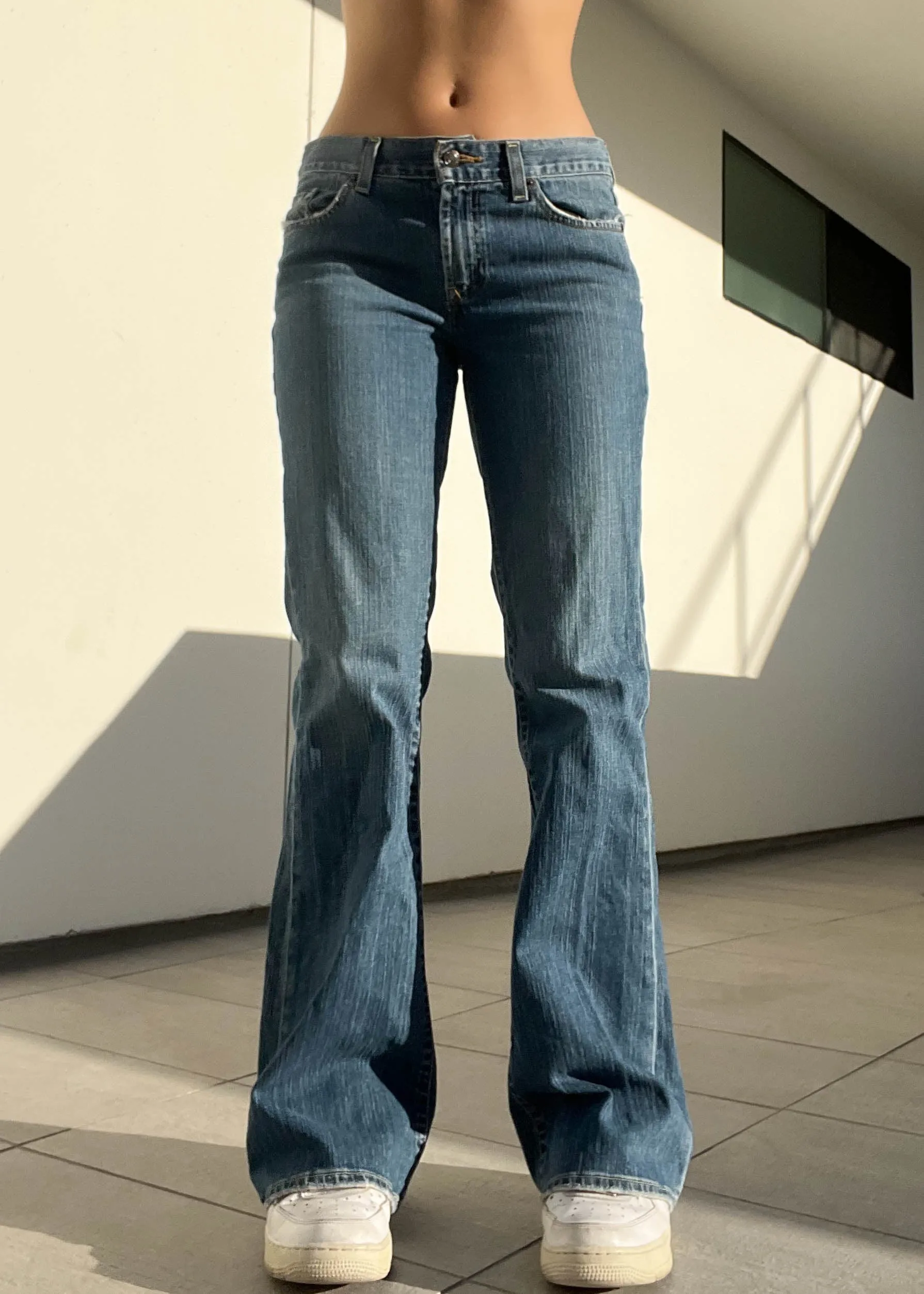 Classic Y2k Low-Waisted Flared Jeans (M)
